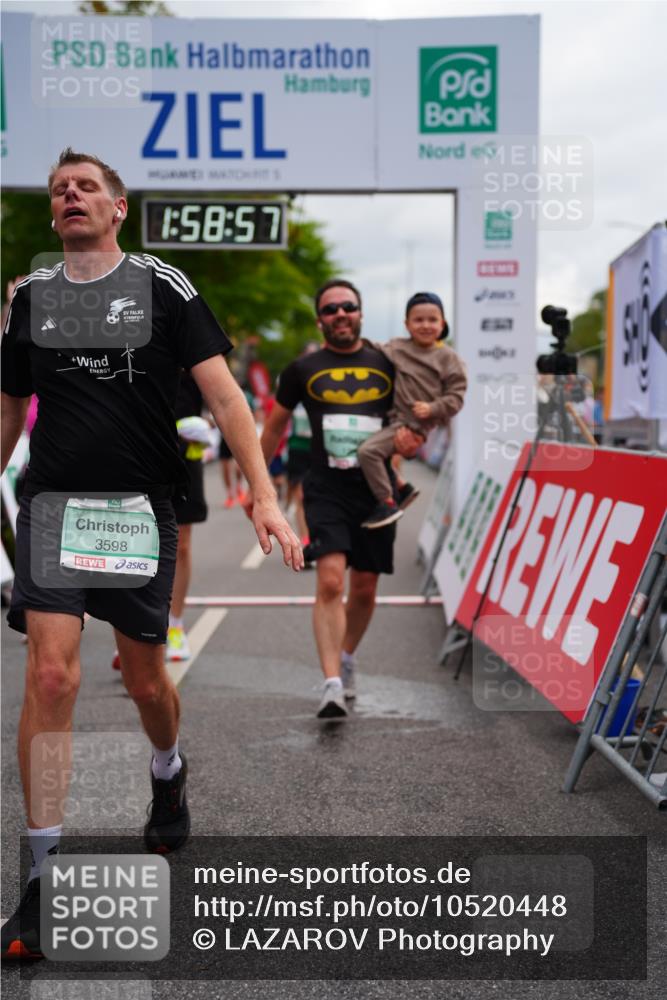 20.09.2026 - PSD Bank Halbmarathon LAZAROV Photography http://msf.ph/oto/10520448 20.09.2026 11:58:56 Ziel 1035, 1251, 1304, 1936, 2290, 3447, 3598, 3718, 3810, 4029, 4355, 4570, 4572, 4694, 4738 meine-sportfotos.de