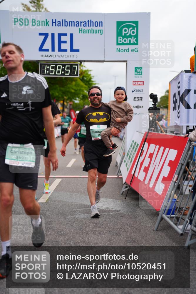 20.09.2026 - PSD Bank Halbmarathon LAZAROV Photography http://msf.ph/oto/10520451 20.09.2026 11:58:56 Ziel 1035, 1251, 1304, 1936, 2290, 3447, 3598, 3718, 3810, 4029, 4355, 4570, 4572, 4694, 4738 meine-sportfotos.de
