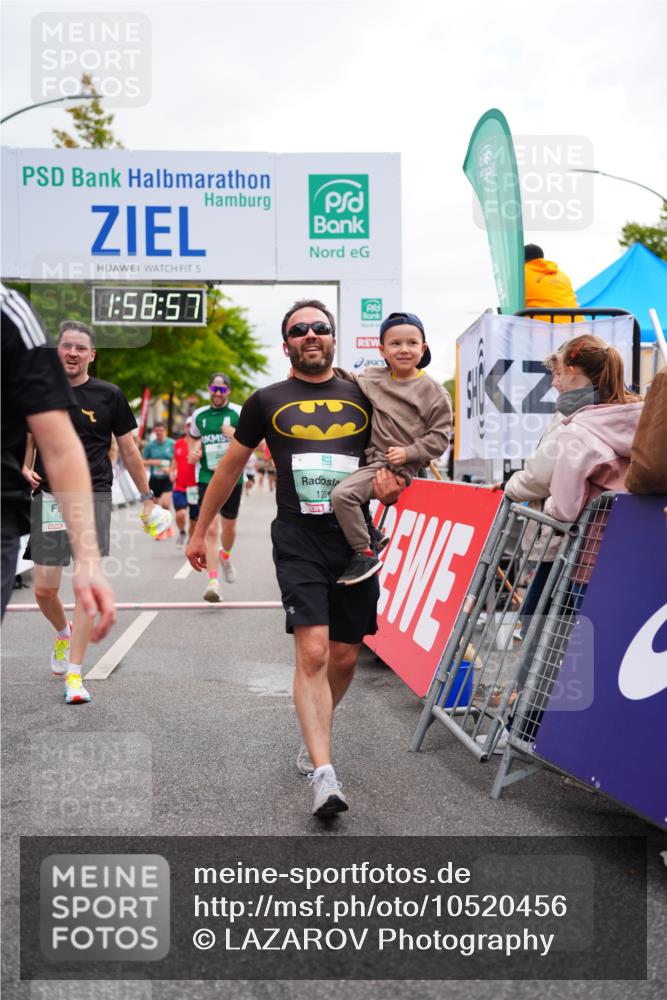 20.09.2026 - PSD Bank Halbmarathon LAZAROV Photography http://msf.ph/oto/10520456 20.09.2026 11:58:57 Ziel 1035, 1251, 1304, 1936, 2290, 3447, 3598, 3718, 3810, 4029, 4355, 4570, 4572, 4694, 4738 meine-sportfotos.de