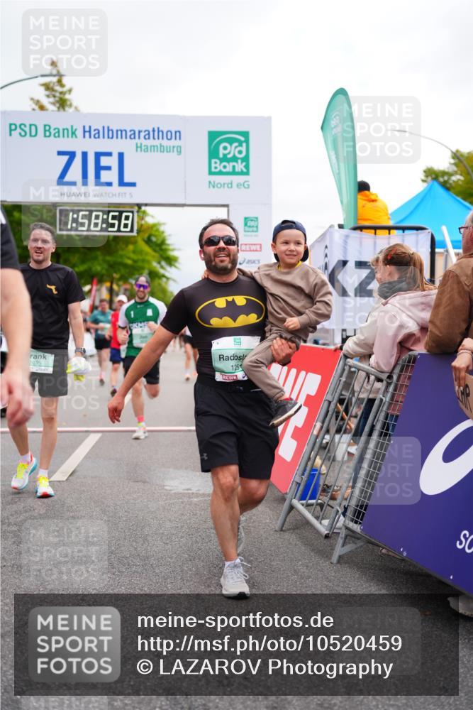 20.09.2026 - PSD Bank Halbmarathon LAZAROV Photography http://msf.ph/oto/10520459 20.09.2026 11:58:57 Ziel 1035, 1251, 1304, 1936, 2290, 3447, 3598, 3718, 3810, 4029, 4355, 4570, 4572, 4694, 4738 meine-sportfotos.de