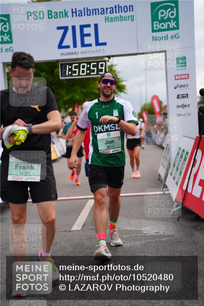 20.09.2026 - PSD Bank Halbmarathon LAZAROV Photography http://msf.ph/oto/10520480 20.09.2026 11:58:59 Ziel 1035, 1251, 1304, 1936, 3447, 3598, 3718, 3810, 4029, 4355, 4570, 4572, 4694, 4738 meine-sportfotos.de