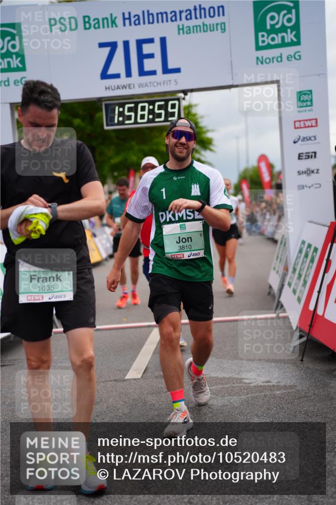 20.09.2026 - PSD Bank Halbmarathon LAZAROV Photography http://msf.ph/oto/10520483 20.09.2026 11:58:59 Ziel 1035, 1251, 1304, 1936, 3447, 3598, 3718, 3810, 4029, 4355, 4570, 4572, 4694, 4738 meine-sportfotos.de