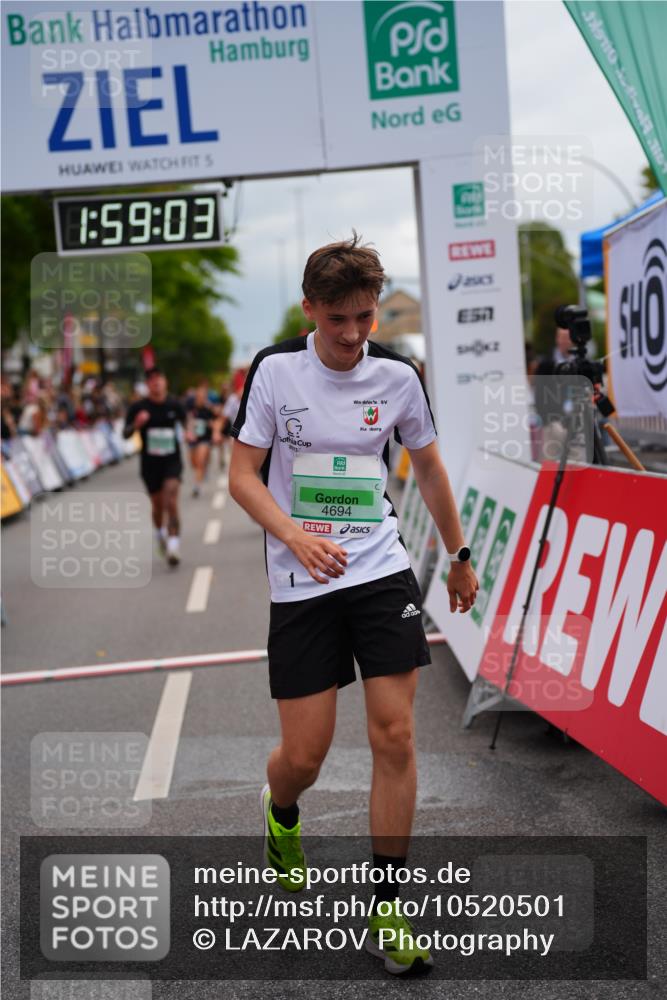 20.09.2026 - PSD Bank Halbmarathon LAZAROV Photography http://msf.ph/oto/10520501 20.09.2026 11:59:03 Ziel 1035, 1251, 1778, 2185, 3467, 3718, 3810, 3940, 4029, 4355, 4694, 4738 meine-sportfotos.de
