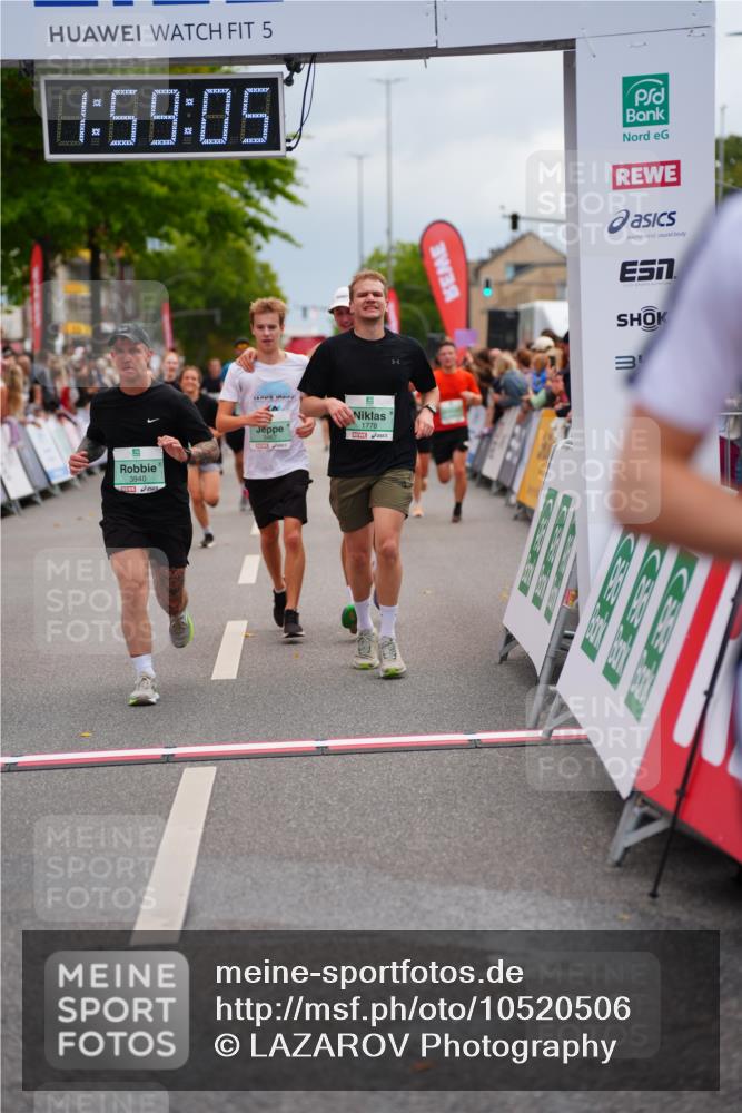 20.09.2026 - PSD Bank Halbmarathon LAZAROV Photography http://msf.ph/oto/10520506 20.09.2026 11:59:04 Ziel 1197, 1778, 2050, 2185, 3467, 3718, 3810, 3940, 4029, 4223, 4355, 4694, 4738 meine-sportfotos.de