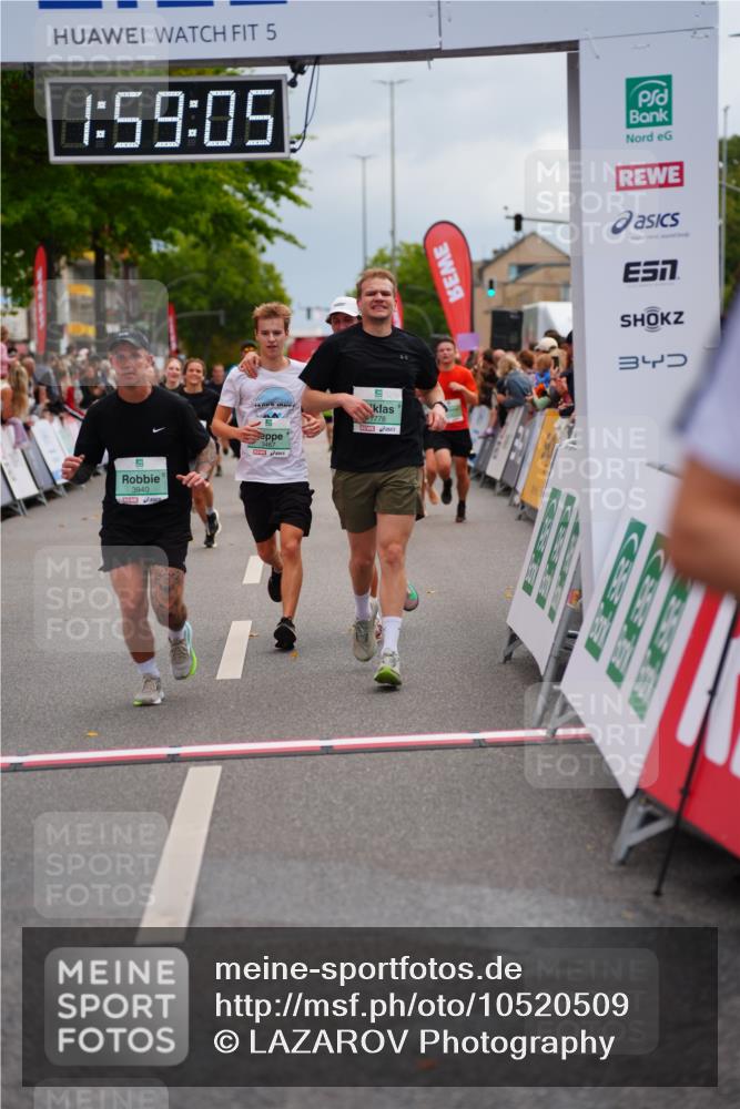 20.09.2026 - PSD Bank Halbmarathon LAZAROV Photography http://msf.ph/oto/10520509 20.09.2026 11:59:04 Ziel 1197, 1778, 2050, 2185, 3467, 3718, 3810, 3940, 4029, 4223, 4355, 4694, 4738 meine-sportfotos.de