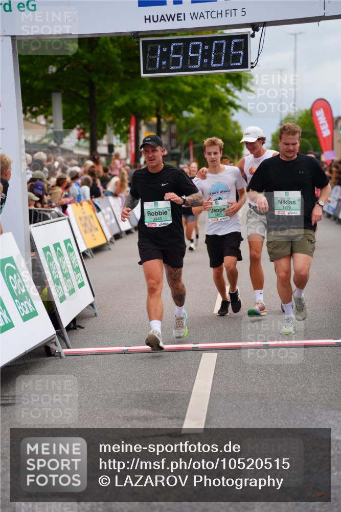 20.09.2026 - PSD Bank Halbmarathon LAZAROV Photography http://msf.ph/oto/10520515 20.09.2026 11:59:05 Ziel 1197, 1778, 2050, 2185, 3112, 3467, 3718, 3810, 3940, 4029, 4223, 4694, 4738 meine-sportfotos.de