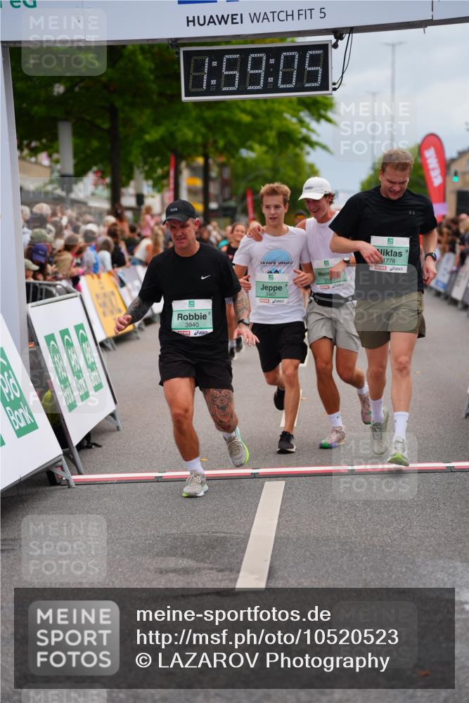 20.09.2026 - PSD Bank Halbmarathon LAZAROV Photography http://msf.ph/oto/10520523 20.09.2026 11:59:05 Ziel 1197, 1778, 2050, 2185, 3112, 3467, 3718, 3810, 3940, 4029, 4223, 4694, 4738 meine-sportfotos.de