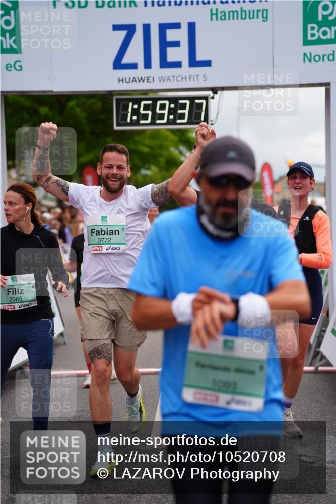 20.09.2026 - PSD Bank Halbmarathon LAZAROV Photography http://msf.ph/oto/10520708 20.09.2026 11:59:36 Ziel 1093, 1095, 1098, 1279, 2085, 2208, 2439, 2736, 3066, 3390, 3771, 3772 meine-sportfotos.de