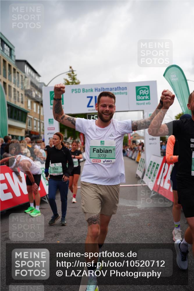 20.09.2026 - PSD Bank Halbmarathon LAZAROV Photography http://msf.ph/oto/10520712 20.09.2026 11:59:37 Ziel 1093, 1095, 1098, 1279, 2085, 2208, 2439, 2736, 3066, 3390, 3771, 3772 meine-sportfotos.de