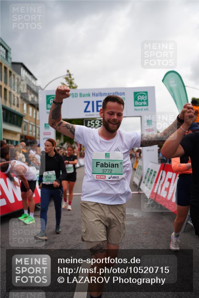 20.09.2026 - PSD Bank Halbmarathon LAZAROV Photography http://msf.ph/oto/10520715 20.09.2026 11:59:37 Ziel 1093, 1095, 1098, 1279, 2085, 2208, 2439, 2736, 3066, 3390, 3771, 3772 meine-sportfotos.de