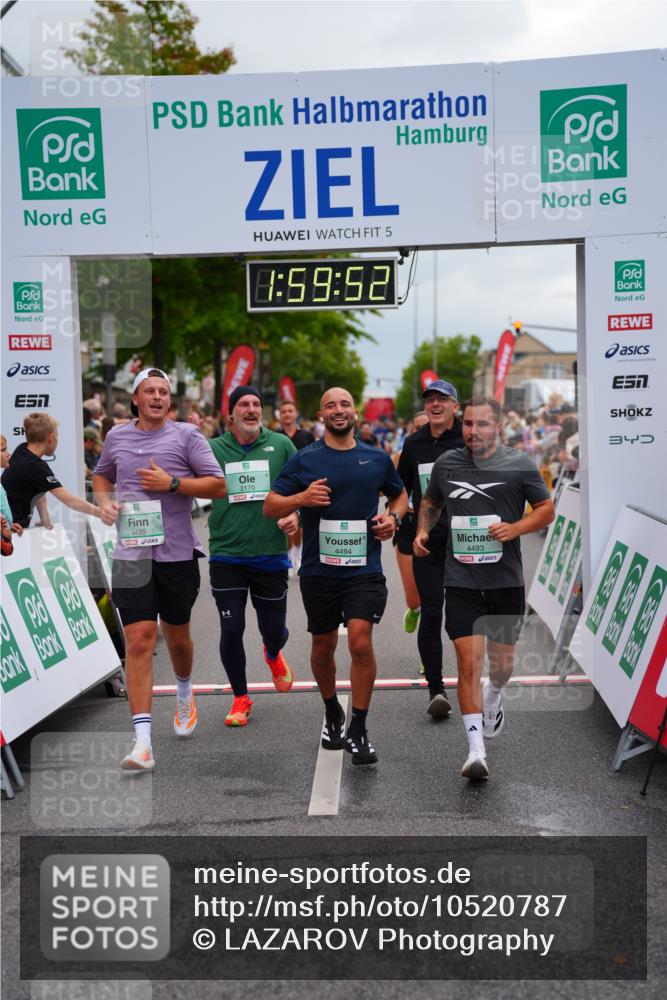 20.09.2026 - PSD Bank Halbmarathon LAZAROV Photography http://msf.ph/oto/10520787 20.09.2026 11:59:52 Ziel 1265, 1454, 2168, 2170, 2470, 3578, 3800, 4493, 4494, 4495 meine-sportfotos.de