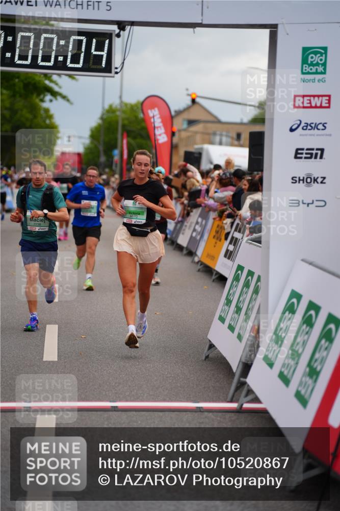 20.09.2026 - PSD Bank Halbmarathon LAZAROV Photography http://msf.ph/oto/10520867 20.09.2026 12:00:03 Ziel 1112, 1454, 2186, 2238, 2470, 4670 meine-sportfotos.de
