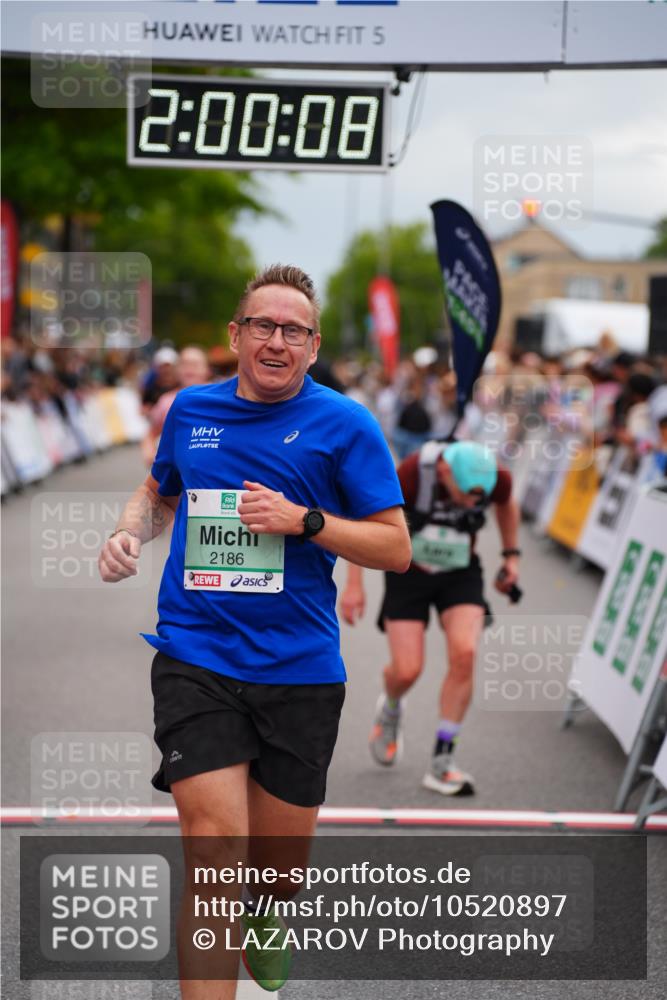 20.09.2026 - PSD Bank Halbmarathon LAZAROV Photography http://msf.ph/oto/10520897 20.09.2026 12:00:07 Ziel 1112, 2186, 2238, 2693, 3146, 4670 meine-sportfotos.de