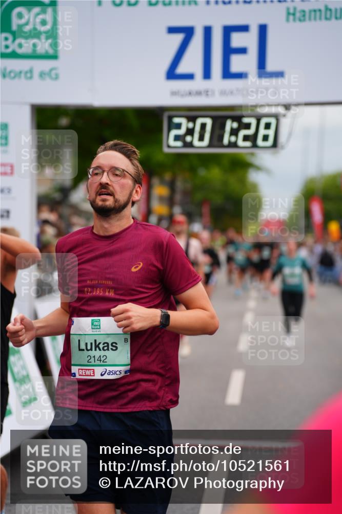 20.09.2026 - PSD Bank Halbmarathon LAZAROV Photography http://msf.ph/oto/10521561 20.09.2026 12:01:28 Ziel 1027, 1641, 1928, 1999, 2142, 2174, 2494, 2661, 2748, 3271, 3492, 4334 meine-sportfotos.de