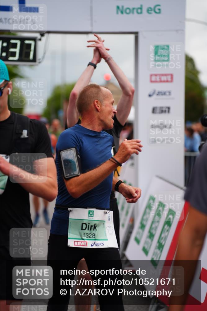 20.09.2026 - PSD Bank Halbmarathon LAZAROV Photography http://msf.ph/oto/10521671 20.09.2026 12:01:36 Ziel 1142, 1328, 1382, 1393, 1933, 1999, 2189, 2383, 2397, 3148, 3271, 3446, 3492 meine-sportfotos.de