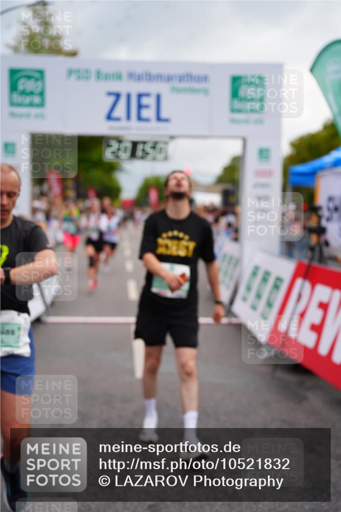 20.09.2026 - PSD Bank Halbmarathon LAZAROV Photography http://msf.ph/oto/10521832 20.09.2026 12:01:49 Ziel 1153, 1227, 1257, 1607, 1689, 2169, 2806, 3161, 3218, 3302, 3399, 3862, 4089, 4549, 4707 meine-sportfotos.de