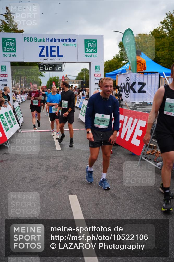 20.09.2026 - PSD Bank Halbmarathon LAZAROV Photography http://msf.ph/oto/10522106 20.09.2026 12:02:12 Ziel 1585, 1926, 2486, 2489, 2865, 2947, 3007, 3179, 3458, 3536, 3557, 3704, 3705, 3793, 4167, 4574, 4719 meine-sportfotos.de
