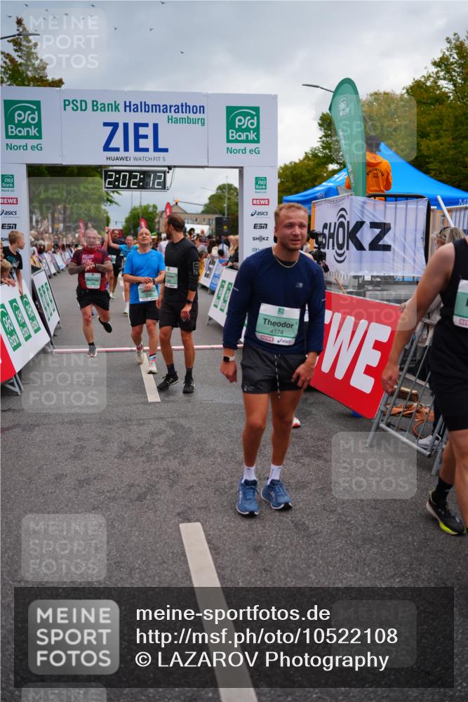 20.09.2026 - PSD Bank Halbmarathon LAZAROV Photography http://msf.ph/oto/10522108 20.09.2026 12:02:12 Ziel 1585, 1926, 2486, 2489, 2865, 2947, 3007, 3179, 3458, 3536, 3557, 3704, 3705, 3793, 4167, 4574, 4719 meine-sportfotos.de