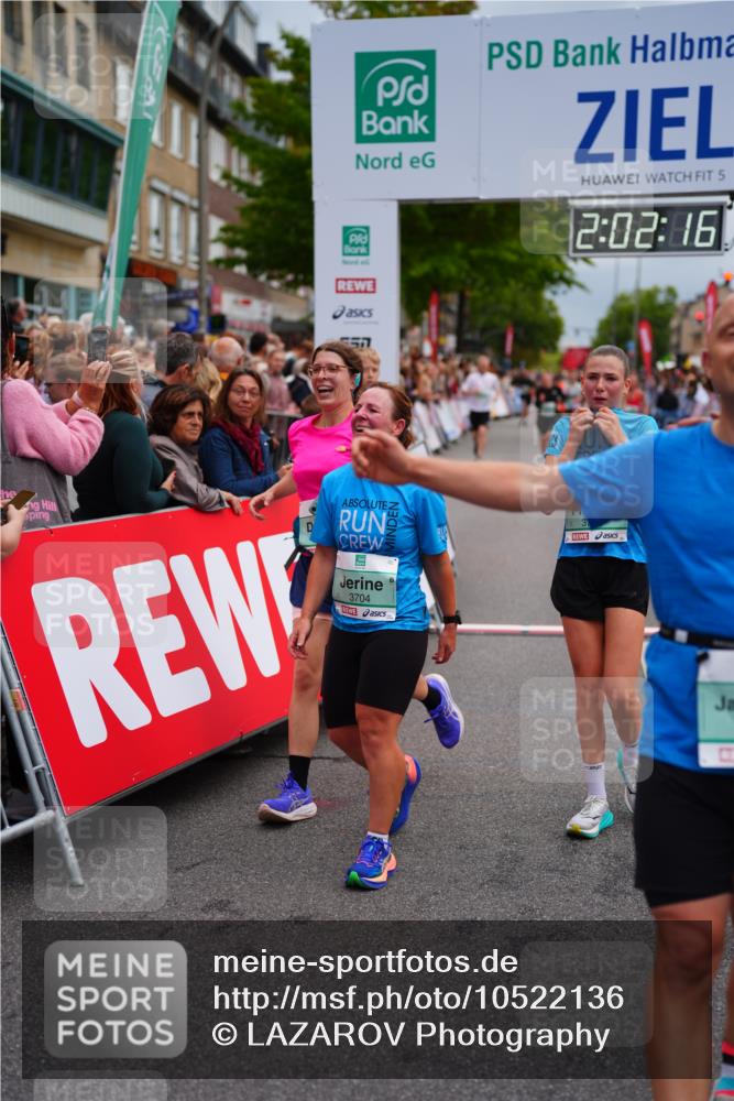 20.09.2026 - PSD Bank Halbmarathon LAZAROV Photography http://msf.ph/oto/10522136 20.09.2026 12:02:16 Ziel 1585, 1926, 2486, 2489, 3179, 3458, 3536, 3557, 3704, 3705, 3793, 4719 meine-sportfotos.de
