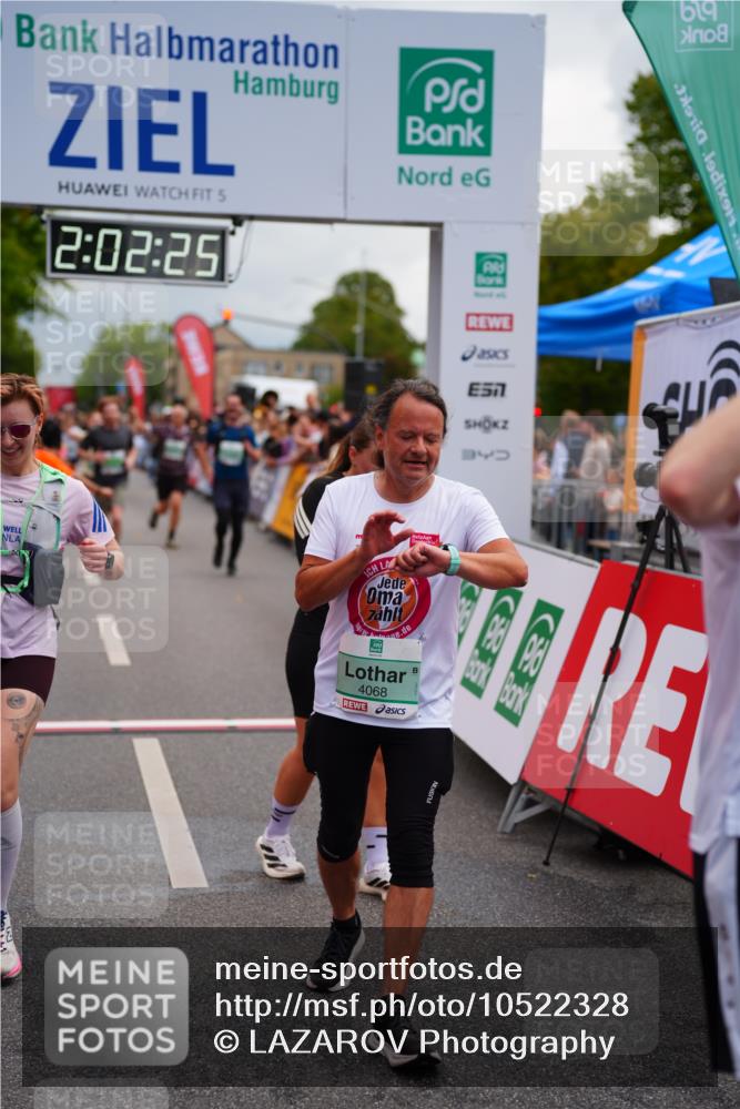 20.09.2026 - PSD Bank Halbmarathon LAZAROV Photography http://msf.ph/oto/10522328 20.09.2026 12:02:24 Ziel 1072, 1126, 1250, 1340, 1486, 2077, 2395, 4068, 4114, 4115, 4485, 4794 meine-sportfotos.de