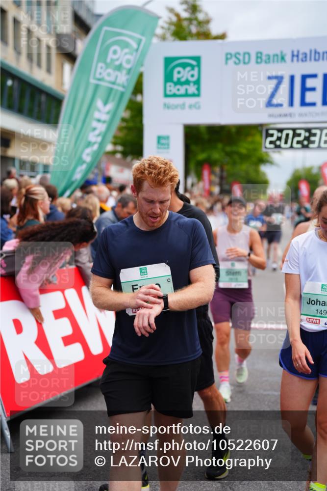 20.09.2026 - PSD Bank Halbmarathon LAZAROV Photography http://msf.ph/oto/10522607 20.09.2026 12:02:38 Ziel 1403, 1497, 1507, 1586, 1718, 2084, 2088, 2817, 2818, 3109, 3240, 3354, 4547, 4565, 4580 meine-sportfotos.de