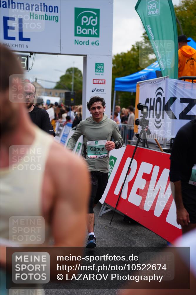 20.09.2026 - PSD Bank Halbmarathon LAZAROV Photography http://msf.ph/oto/10522674 20.09.2026 12:02:42 Ziel 1403, 1586, 1718, 1895, 2084, 2105, 2817, 2818, 3109, 3240, 3310, 3354, 4547, 4565, 4568 meine-sportfotos.de