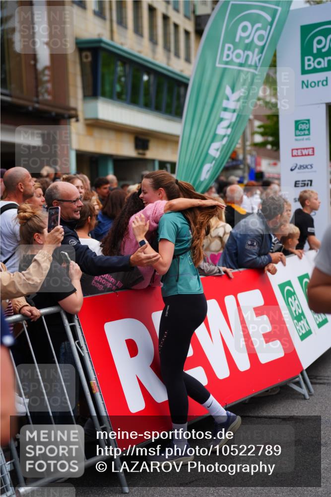 20.09.2026 - PSD Bank Halbmarathon LAZAROV Photography http://msf.ph/oto/10522789 20.09.2026 12:02:46 Ziel 1247, 1665, 1718, 1895, 2084, 2089, 2105, 2788, 3109, 3310, 3332, 3354, 3609, 4547, 4565, 4568 meine-sportfotos.de