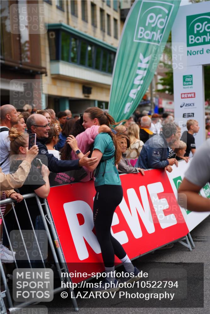 20.09.2026 - PSD Bank Halbmarathon LAZAROV Photography http://msf.ph/oto/10522794 20.09.2026 12:02:46 Ziel 1247, 1665, 1718, 1895, 2084, 2089, 2105, 2788, 3109, 3310, 3332, 3354, 3609, 4547, 4565, 4568 meine-sportfotos.de