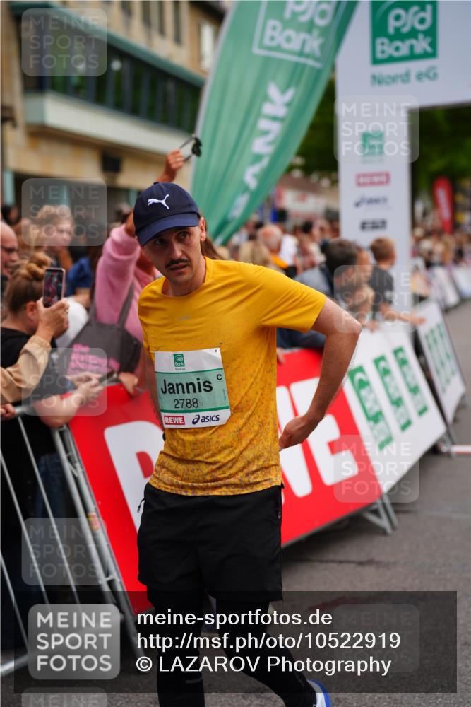 20.09.2026 - PSD Bank Halbmarathon LAZAROV Photography http://msf.ph/oto/10522919 20.09.2026 12:02:54 Ziel 1247, 1280, 1665, 1716, 1790, 2019, 2061, 2089, 2514, 2788, 2999, 3310, 3332, 3609 meine-sportfotos.de