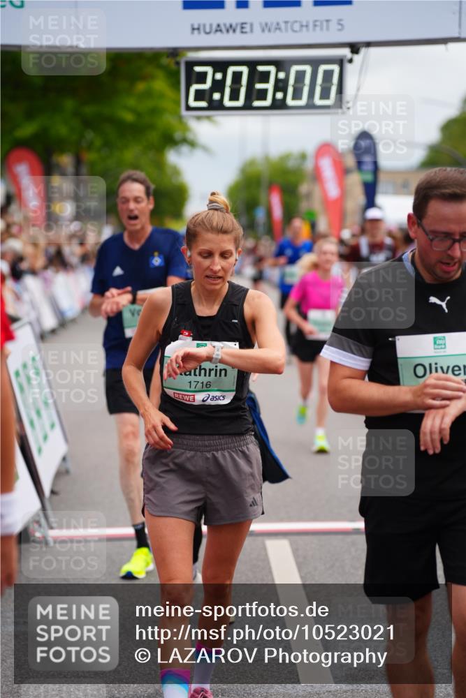 20.09.2026 - PSD Bank Halbmarathon LAZAROV Photography http://msf.ph/oto/10523021 20.09.2026 12:02:59 Ziel 1280, 1716, 1790, 2019, 2061, 2222, 2514, 2832, 2999, 4354, 4487, 4735 meine-sportfotos.de
