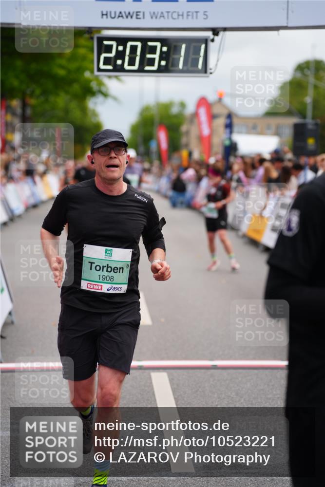 20.09.2026 - PSD Bank Halbmarathon LAZAROV Photography http://msf.ph/oto/10523221 20.09.2026 12:03:11 Ziel 1239, 1727, 1908, 2508, 2699, 2716, 2913, 4210, 4487 meine-sportfotos.de