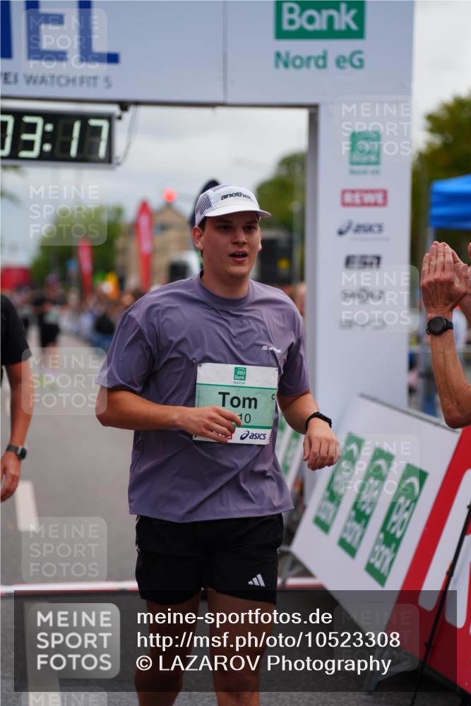 20.09.2026 - PSD Bank Halbmarathon LAZAROV Photography http://msf.ph/oto/10523308 20.09.2026 12:03:17 Ziel 1239, 1727, 1750, 1908, 2913, 4210 meine-sportfotos.de