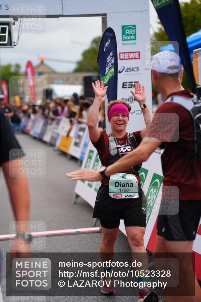 20.09.2026 - PSD Bank Halbmarathon LAZAROV Photography http://msf.ph/oto/10523328 20.09.2026 12:03:19 Ziel 1239, 1412, 1727, 1750, 2285, 2913, 4210 meine-sportfotos.de