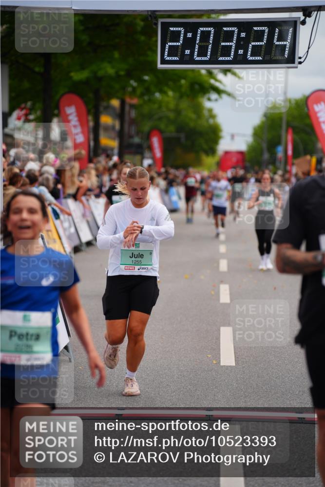 20.09.2026 - PSD Bank Halbmarathon LAZAROV Photography http://msf.ph/oto/10523393 20.09.2026 12:03:24 Ziel 1255, 1412, 1750, 2285, 2557, 2743 meine-sportfotos.de