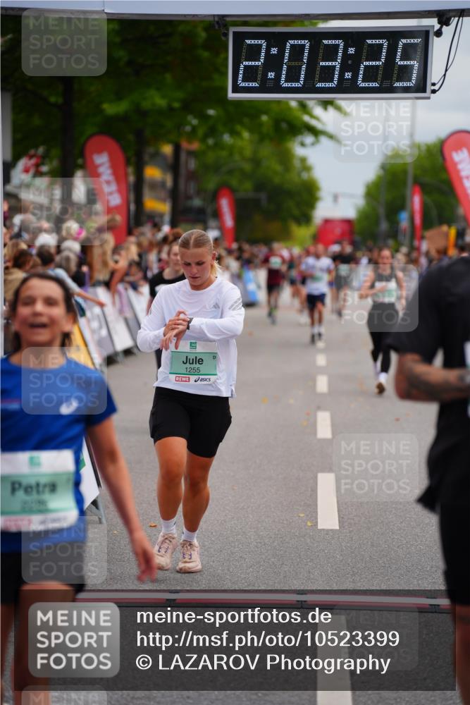 20.09.2026 - PSD Bank Halbmarathon LAZAROV Photography http://msf.ph/oto/10523399 20.09.2026 12:03:24 Ziel 1255, 1412, 1750, 2285, 2557, 2743 meine-sportfotos.de