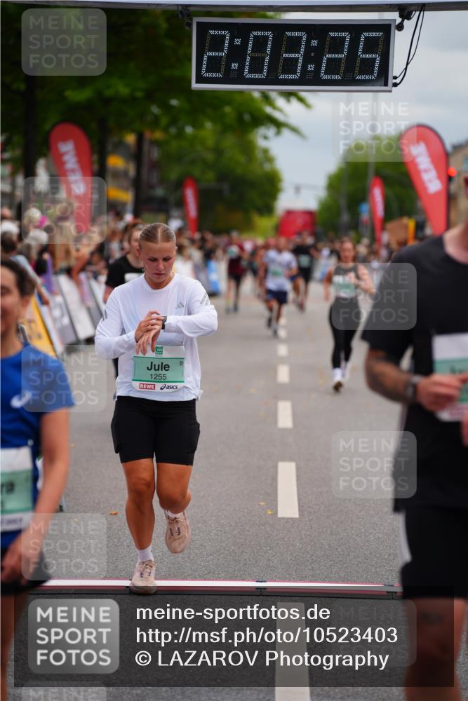 20.09.2026 - PSD Bank Halbmarathon LAZAROV Photography http://msf.ph/oto/10523403 20.09.2026 12:03:24 Ziel 1255, 1412, 1750, 2285, 2557, 2743 meine-sportfotos.de