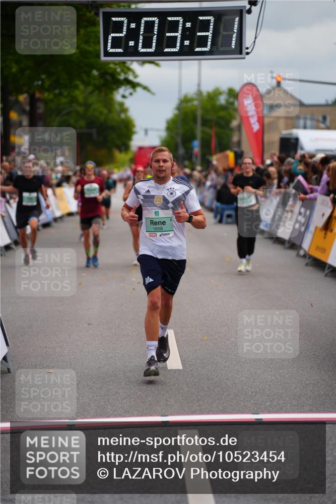 20.09.2026 - PSD Bank Halbmarathon LAZAROV Photography http://msf.ph/oto/10523454 20.09.2026 12:03:31 Ziel 1255, 1412, 1658, 2254, 2557, 2743, 3053, 3246 meine-sportfotos.de