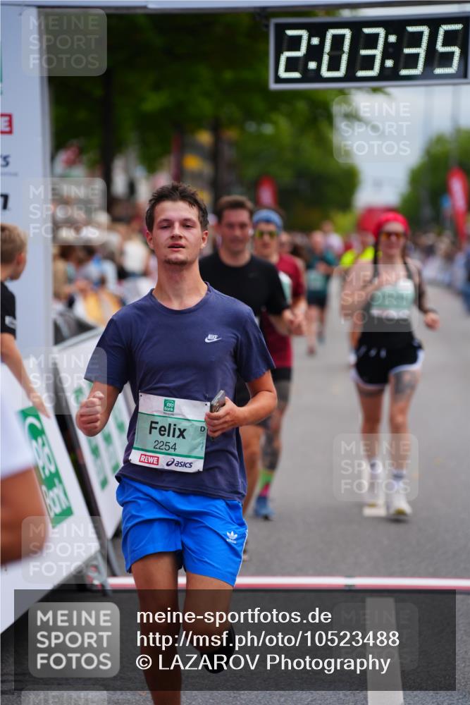 20.09.2026 - PSD Bank Halbmarathon LAZAROV Photography http://msf.ph/oto/10523488 20.09.2026 12:03:35 Ziel 1658, 2254, 2390, 2578, 2743, 2756, 3053, 3246 meine-sportfotos.de