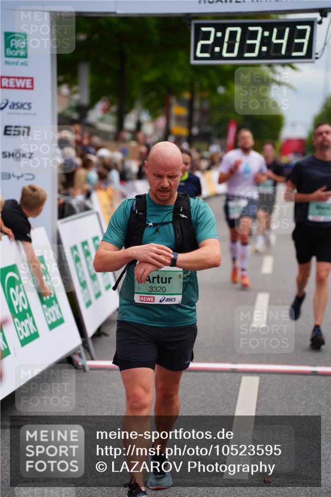 20.09.2026 - PSD Bank Halbmarathon LAZAROV Photography http://msf.ph/oto/10523595 20.09.2026 12:03:43 Ziel 1978, 2049, 2390, 2578, 2756, 3246, 3320, 3461, 3879, 3931 meine-sportfotos.de