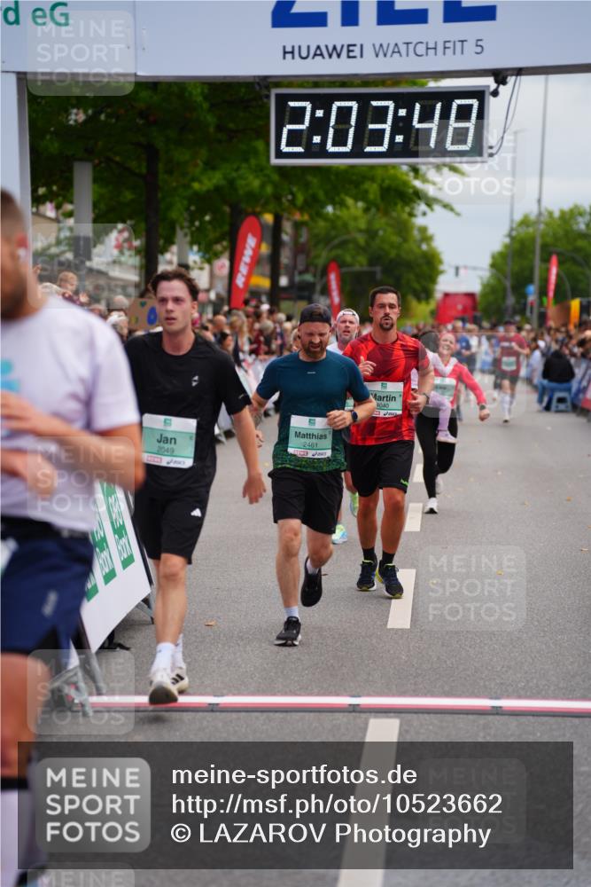 20.09.2026 - PSD Bank Halbmarathon LAZAROV Photography http://msf.ph/oto/10523662 20.09.2026 12:03:47 Ziel 1405, 1978, 2049, 2195, 2461, 3320, 3461, 3879, 3931, 4040, 4135 meine-sportfotos.de