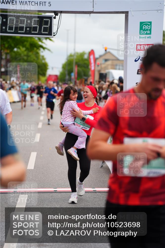 20.09.2026 - PSD Bank Halbmarathon LAZAROV Photography http://msf.ph/oto/10523698 20.09.2026 12:03:51 Ziel 1299, 1405, 1978, 2049, 2195, 2461, 3879, 3931, 4040, 4135 meine-sportfotos.de