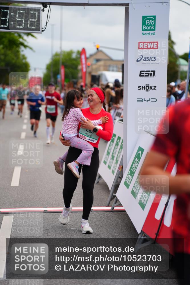 20.09.2026 - PSD Bank Halbmarathon LAZAROV Photography http://msf.ph/oto/10523703 20.09.2026 12:03:52 Ziel 1299, 1405, 2049, 2195, 2461, 3795, 3879, 4040, 4135 meine-sportfotos.de
