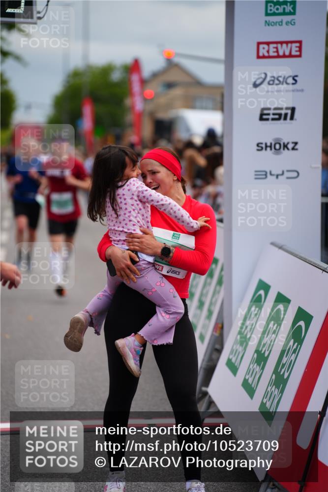 20.09.2026 - PSD Bank Halbmarathon LAZAROV Photography http://msf.ph/oto/10523709 20.09.2026 12:03:52 Ziel 1299, 1405, 2049, 2195, 2461, 3795, 3879, 4040, 4135 meine-sportfotos.de