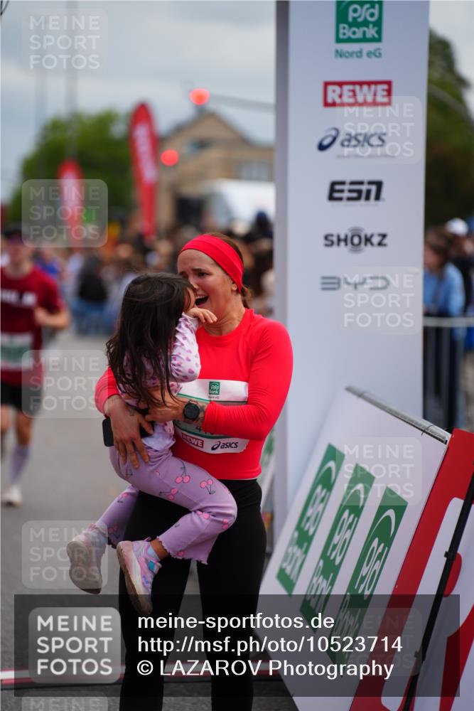 20.09.2026 - PSD Bank Halbmarathon LAZAROV Photography http://msf.ph/oto/10523714 20.09.2026 12:03:53 Ziel 1299, 1405, 2049, 2195, 2461, 3795, 3879, 4040, 4135 meine-sportfotos.de
