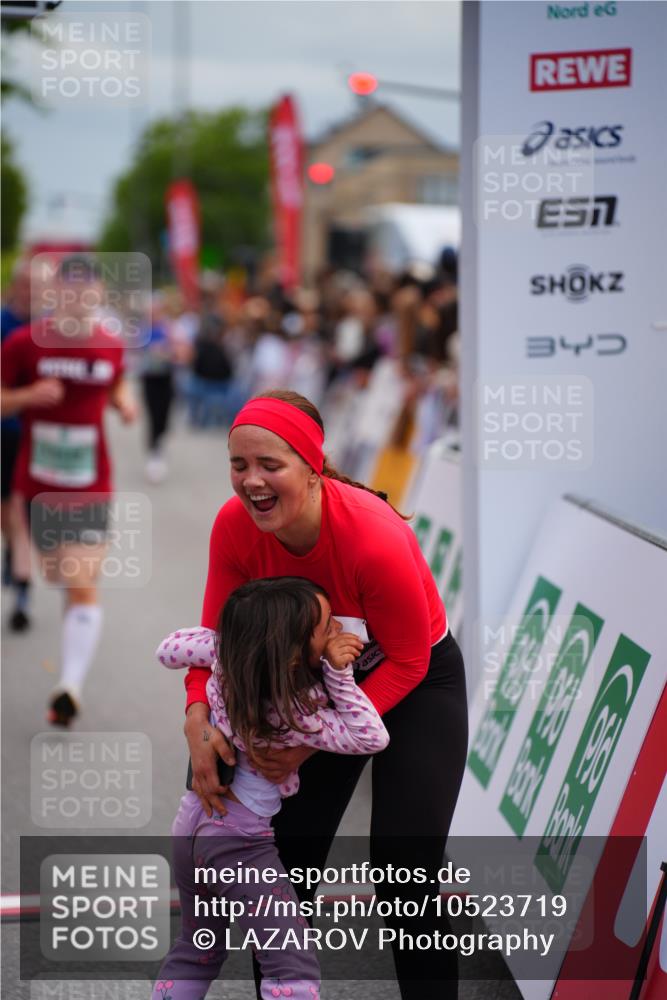20.09.2026 - PSD Bank Halbmarathon LAZAROV Photography http://msf.ph/oto/10523719 20.09.2026 12:03:53 Ziel 1299, 1405, 2049, 2195, 2461, 3795, 3879, 4040, 4135 meine-sportfotos.de