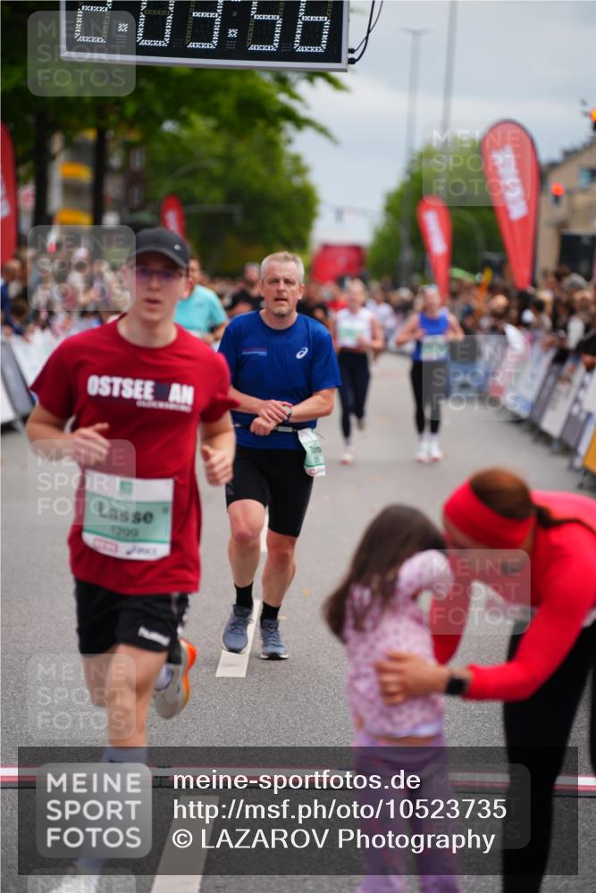 20.09.2026 - PSD Bank Halbmarathon LAZAROV Photography http://msf.ph/oto/10523735 20.09.2026 12:03:55 Ziel 1299, 1405, 2049, 2195, 2461, 3363, 3795, 4040, 4135 meine-sportfotos.de