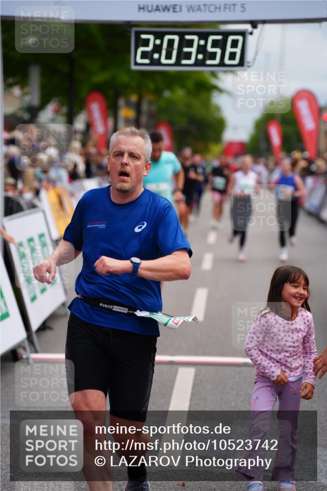 20.09.2026 - PSD Bank Halbmarathon LAZAROV Photography http://msf.ph/oto/10523742 20.09.2026 12:03:58 Ziel 1299, 1405, 2195, 2648, 2660, 3363, 3795, 4135, 4675 meine-sportfotos.de