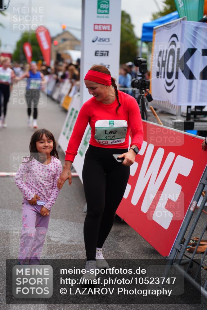 20.09.2026 - PSD Bank Halbmarathon LAZAROV Photography http://msf.ph/oto/10523747 20.09.2026 12:03:59 Ziel 1299, 1874, 2195, 2250, 2362, 2648, 2660, 3363, 3795, 4675 meine-sportfotos.de