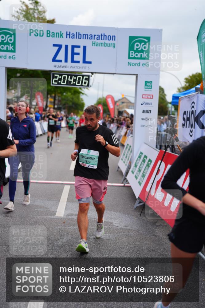 20.09.2026 - PSD Bank Halbmarathon LAZAROV Photography http://msf.ph/oto/10523806 20.09.2026 12:04:05 Ziel 1840, 1874, 2250, 2362, 2648, 2660, 3363, 4675, 4784 meine-sportfotos.de