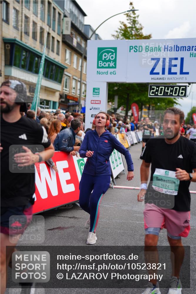 20.09.2026 - PSD Bank Halbmarathon LAZAROV Photography http://msf.ph/oto/10523821 20.09.2026 12:04:06 Ziel 1840, 1874, 2250, 2362, 2648, 2660, 3363, 3659, 4322, 4636, 4675, 4784 meine-sportfotos.de
